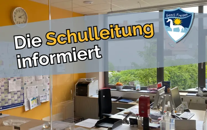 Grafik „Die Schulleitung informiert“ über einem Foto des Sekretariats mit Schullogo