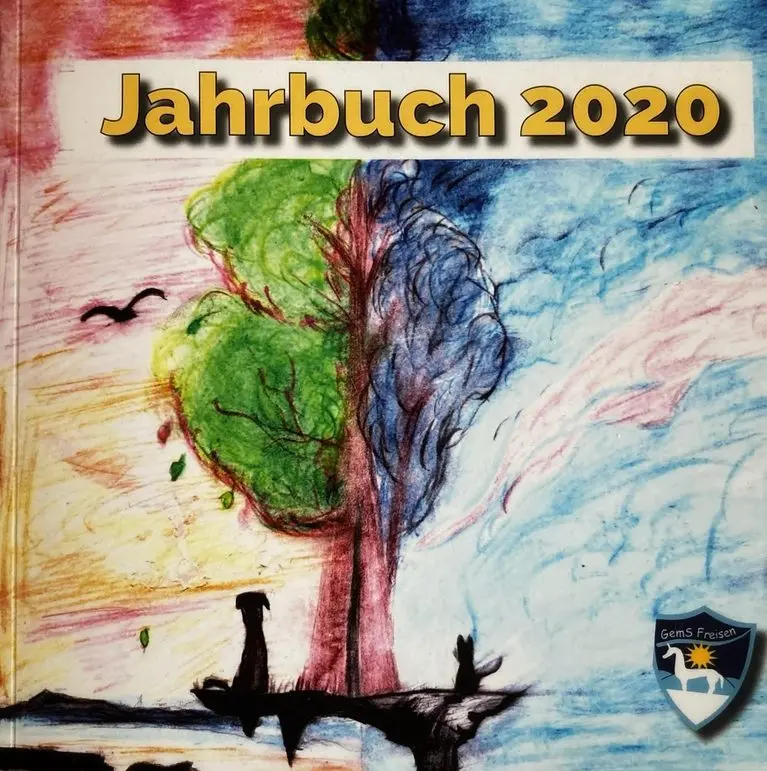 Titelseite des Jahrbuchs 2020: gemalter Baum, halb grün, halb blau, darunter Silhouetten zweier Tiere
